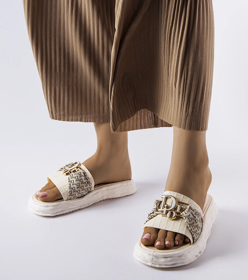 Beżowe ozdobne klapki