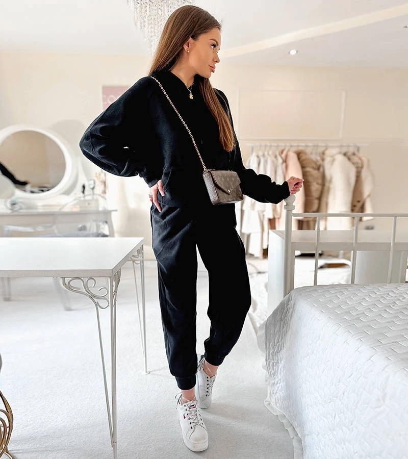 Czarny komplet z pluszowej dzianiny