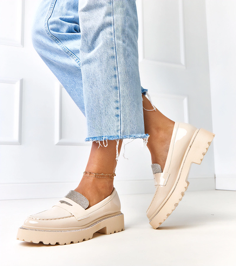 Hers Beżowe mokasyny lakierowane zdobione cyrkoniami