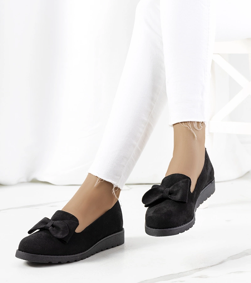 Czarne półbuty na koturnie