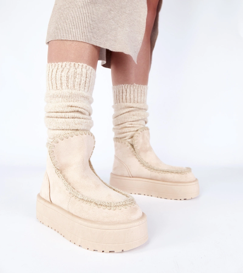 Hers Jasnobeżowe śniegowce na platformie z ozdobnym haftem