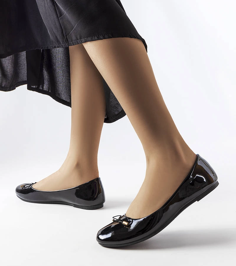 Czarne balerinki lakierowane