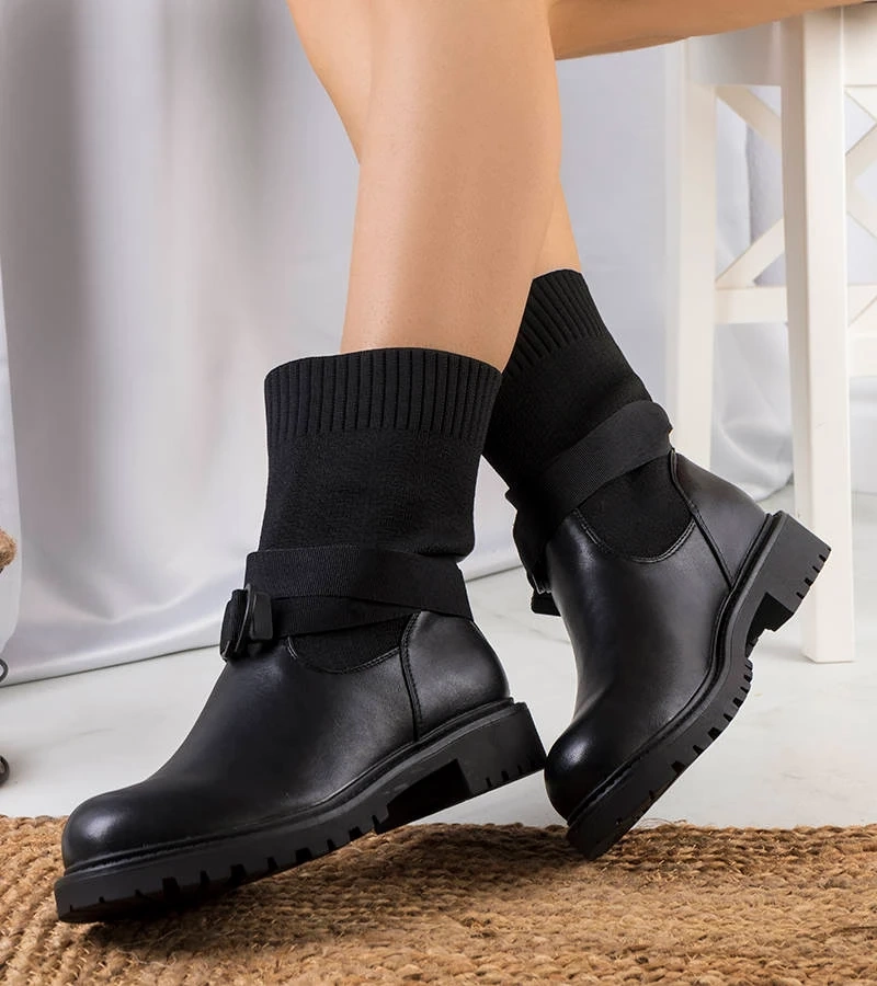 Czarne botki z elastyczną cholewką