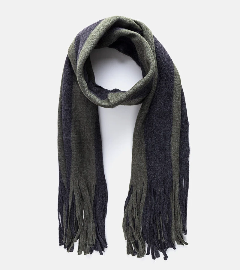Zielono-szary szal z frędzlami