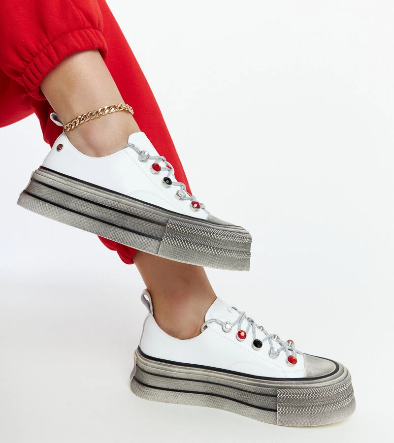 Białe sneakersy na platformie GOE NN2N4054