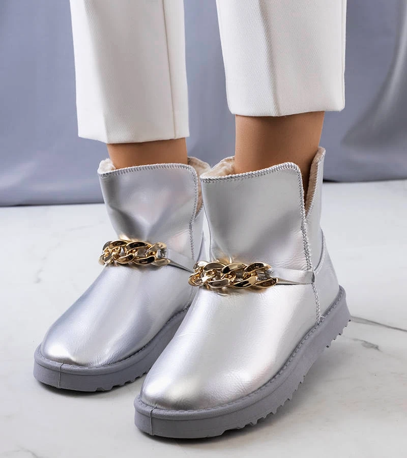 Srebrne śniegowce z łańcuchem