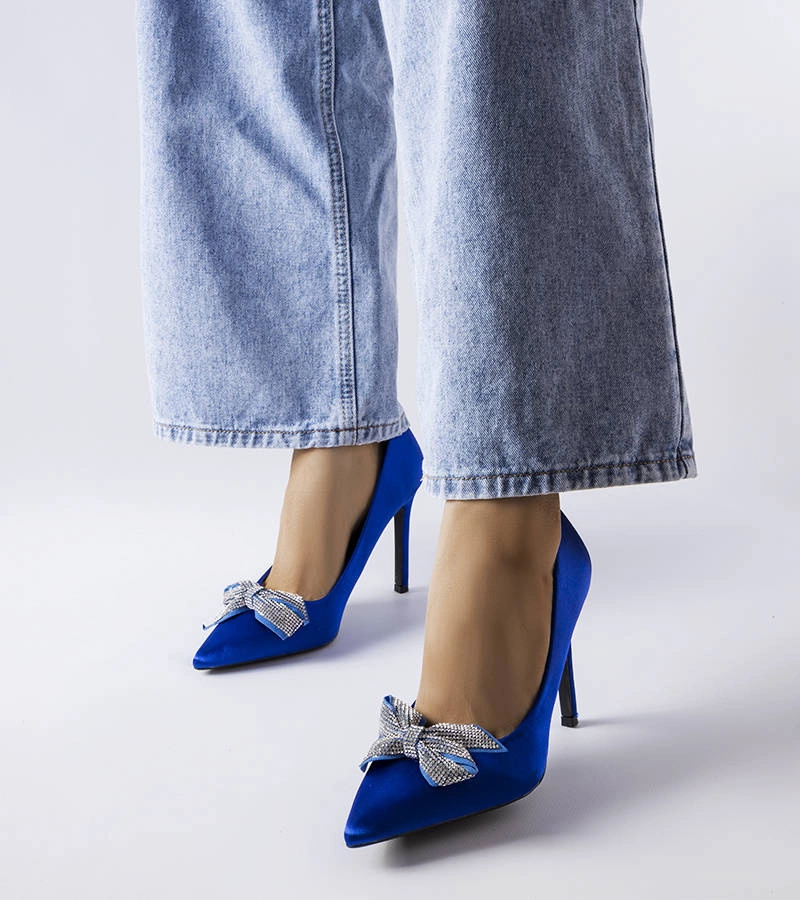 Beżowe satynowe szpilki