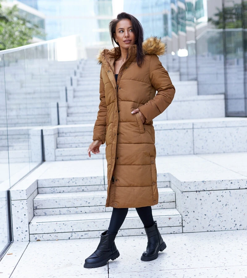 Brązowy płaszcz pikowany ocieplany