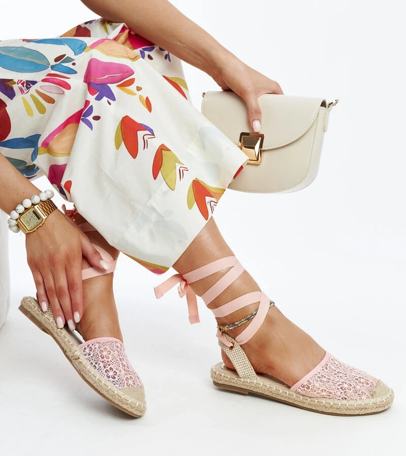 Hers Różowe koronkowe espadryle z odkrytą piętą