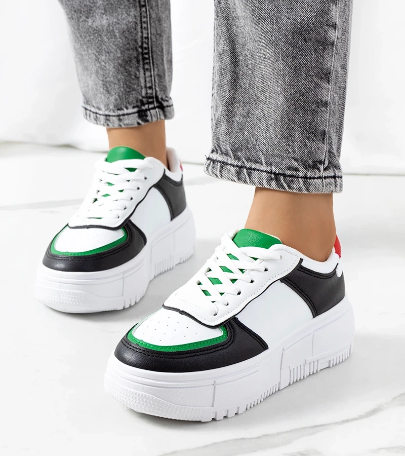 Czarne sneakersy na wysokiej podeszwie