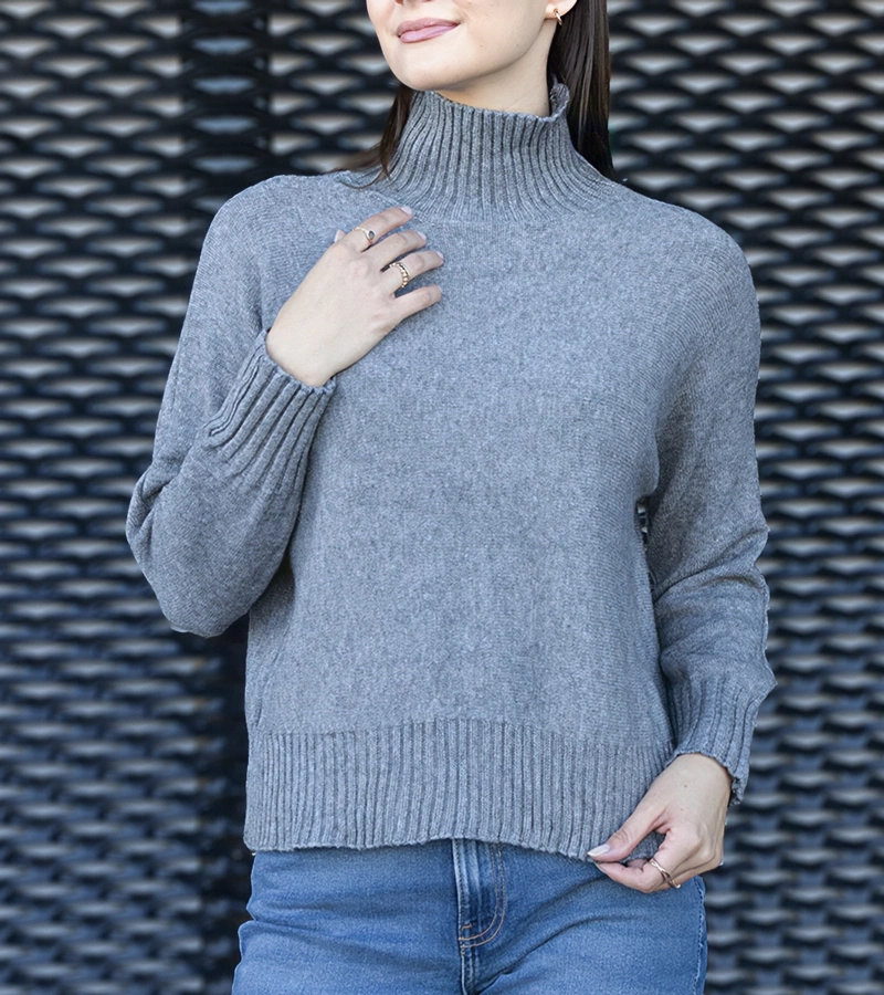 Szary golf o luźnym kroju