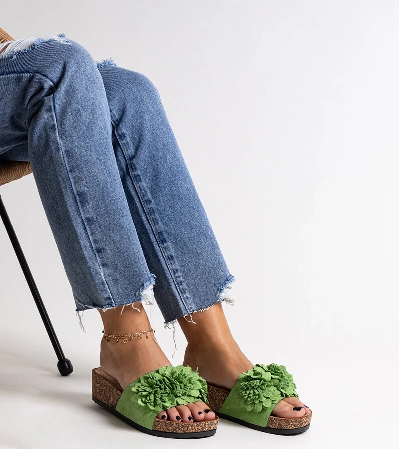 Klapki zielone z kwiatami na platformie