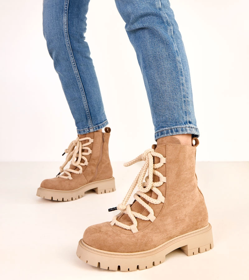 Hers Beżowe botki z ozdobną sznurówką