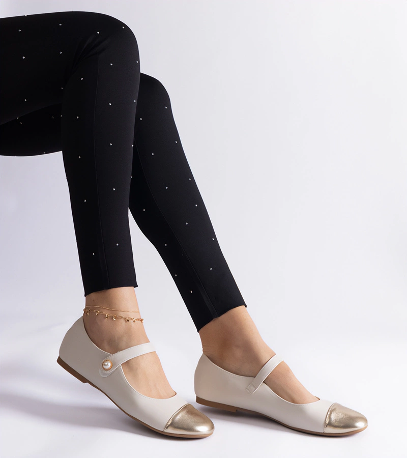 Beżowo-złote balerinki z lakierowanym noskiem zapinane na rzepy