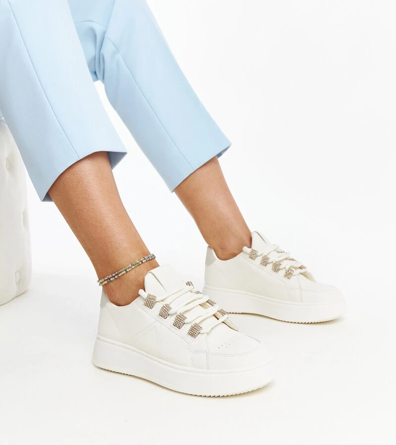 Beżowe sneakersy na grubej podeszwie