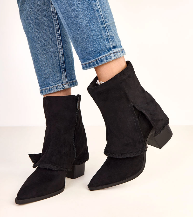 Hers Czarne botki na słupku z wywiniętą cholewką