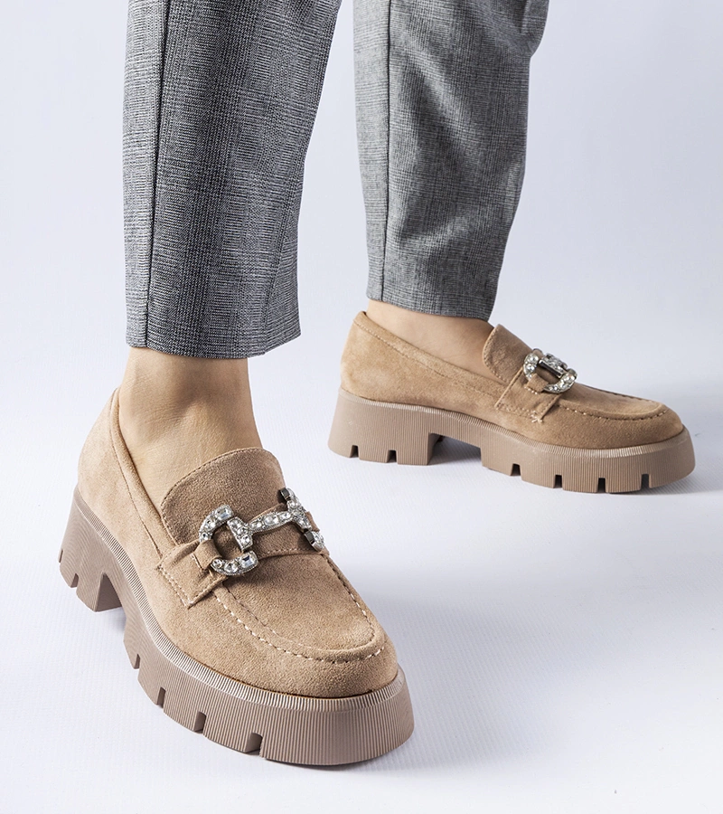 Beżowe mokasyny z cyrkoniami