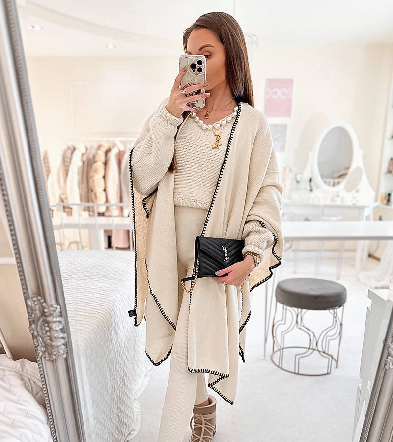 Beżowe ponczo z czarnym obszyciem