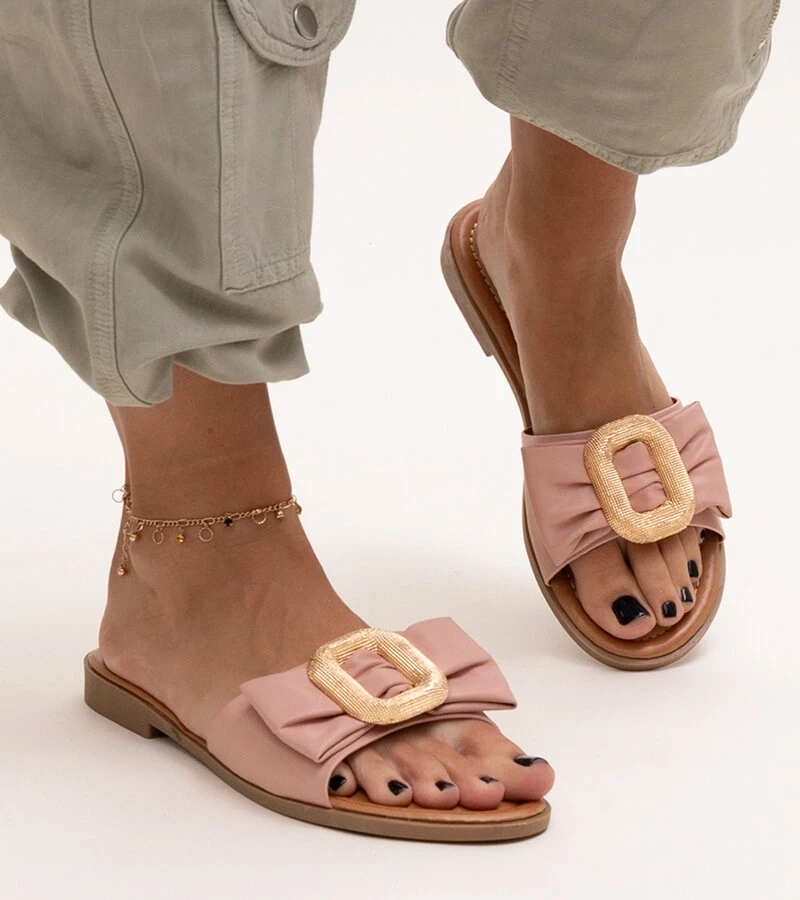 Różowe klapki z klamerką