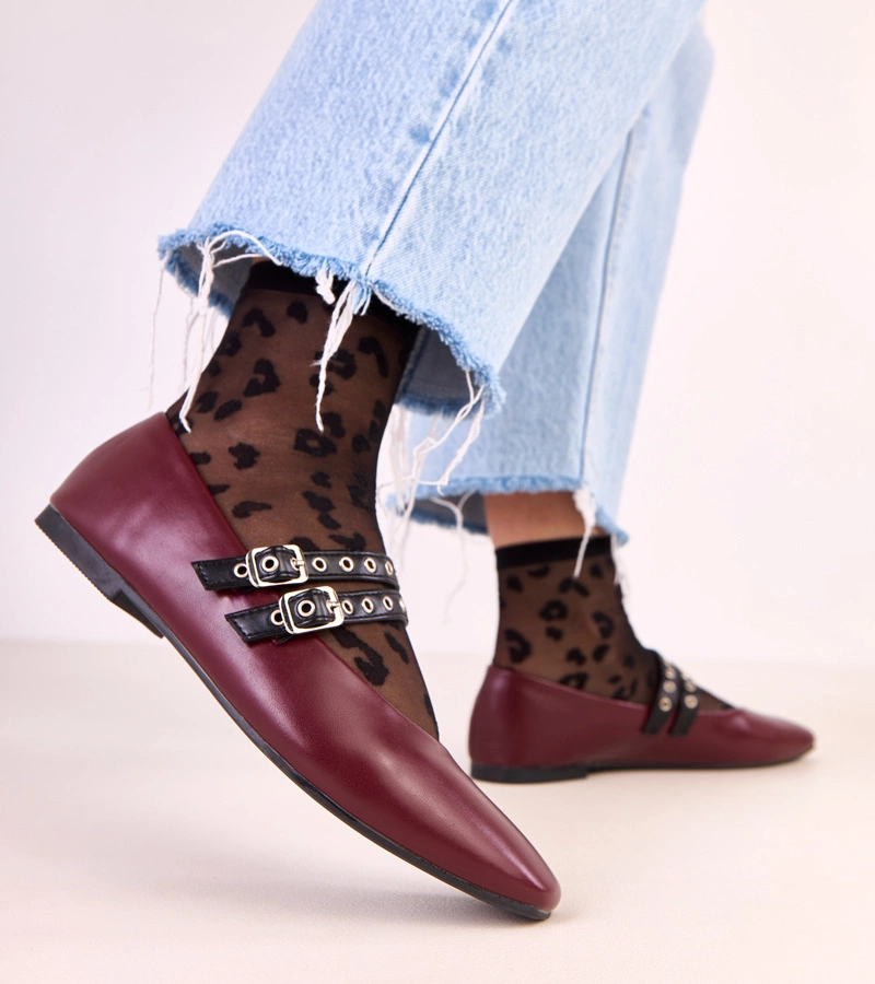 Hers Bordowe baleriny z kwadratowym noskiem i sprzączkami