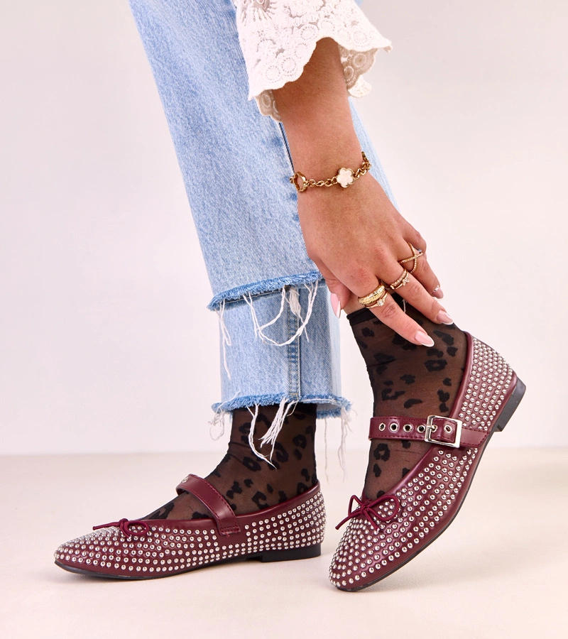 Hers Bordowe baleriny zdobione ćwiekami i kokardką