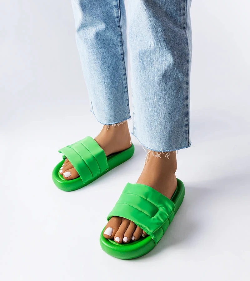 Zielone klapki zapinane na rzep