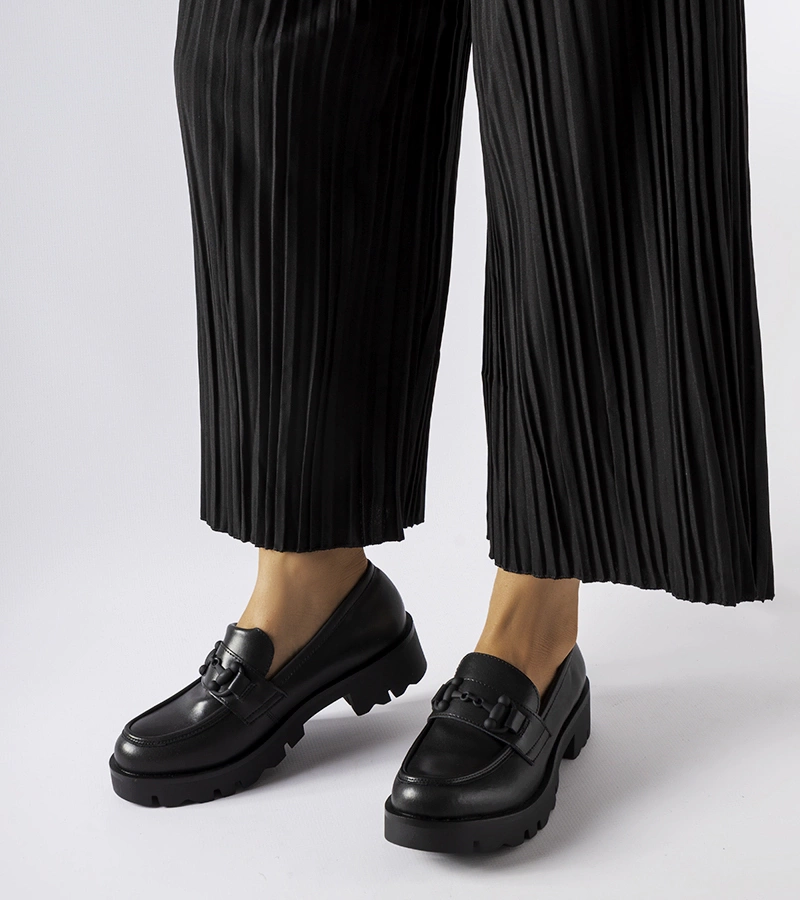 Czarne mokasyny ze skórzana wkładką