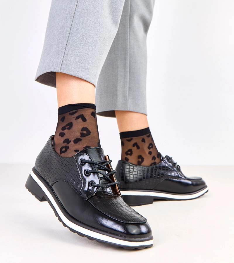 Hers Czarne półbuty z tłoczeniem i kwadratowym noskiem