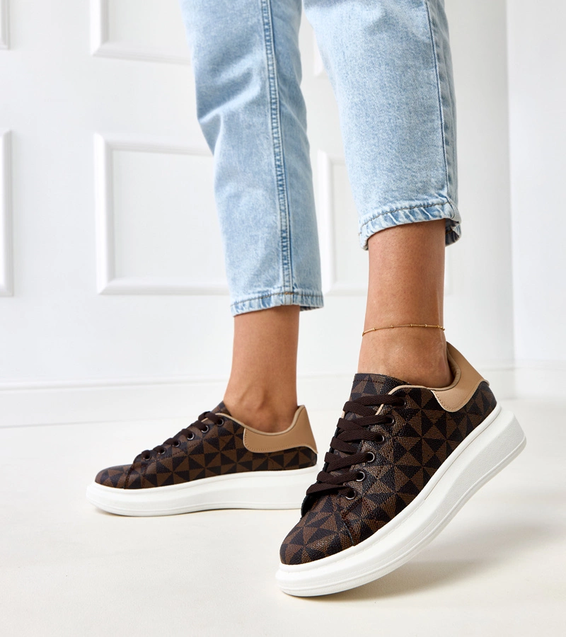 Hers  Brązowe sneakersy na platformie z geometrycznym wzorem