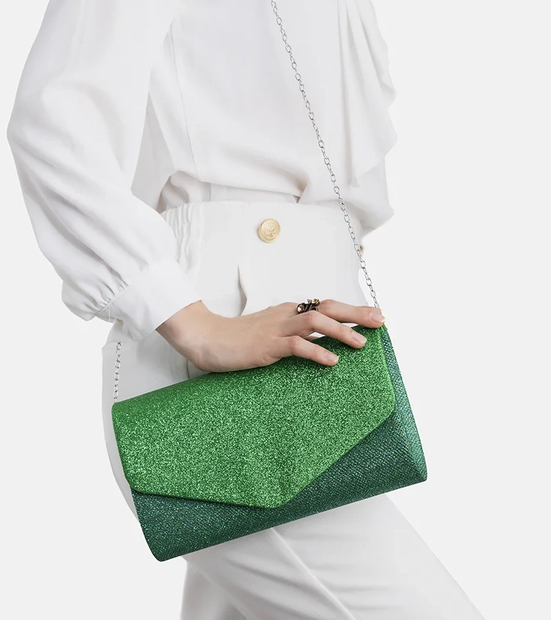 Zielona błyszcząca kopertówka