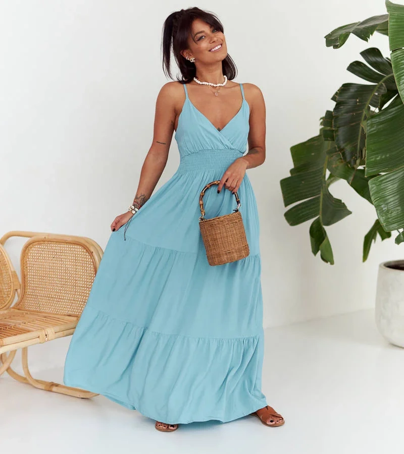 Czarna rozkloszowana sukienka na ramiączkach