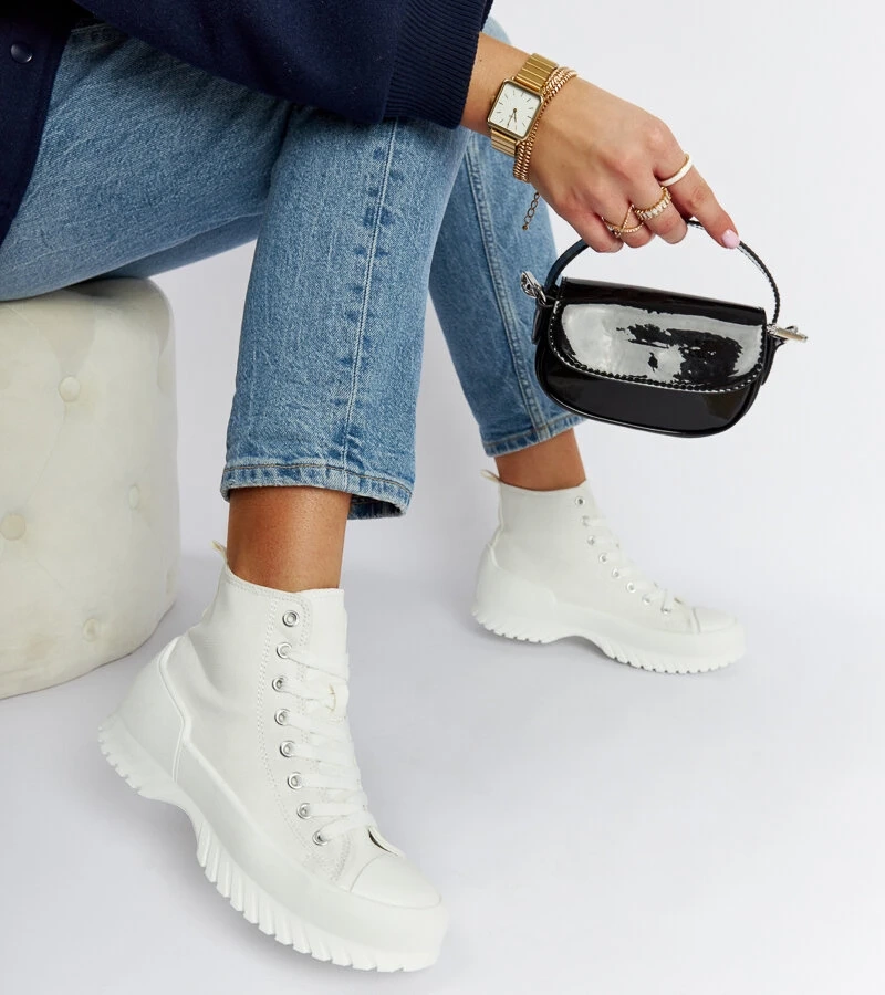 Białe trampki za kostkę