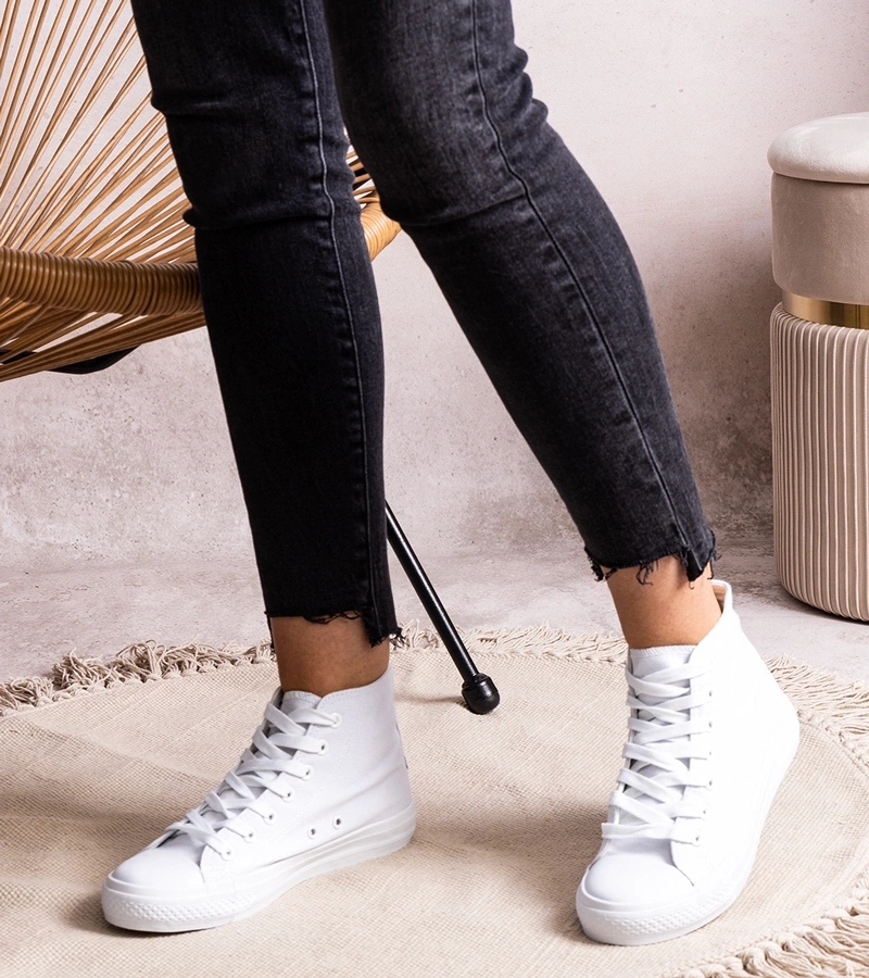 Białe wysokie trampki