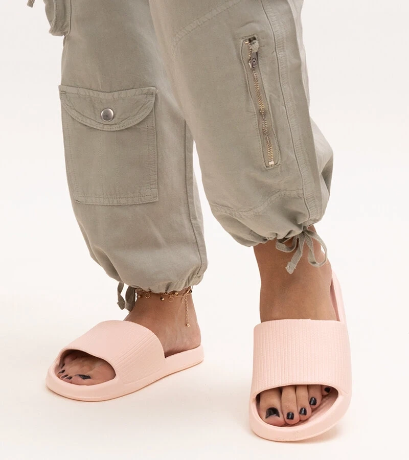 Różowe klapki piankowe