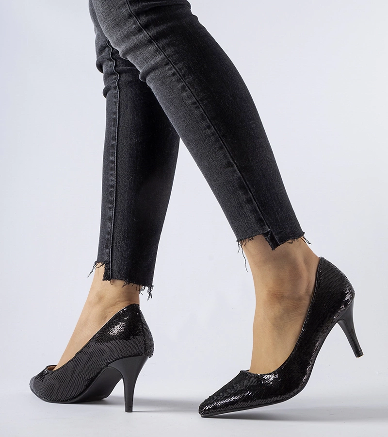 Czarne cekinowe czółenka na szpilce