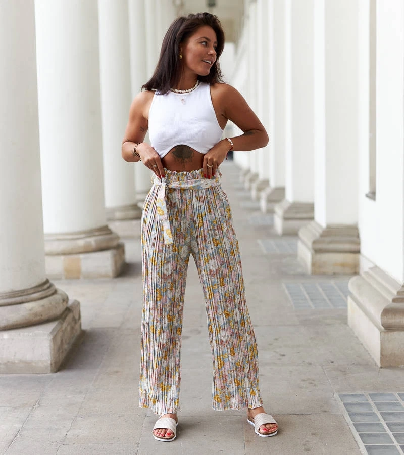 Bordowe plisowane spodnie w kwiaty