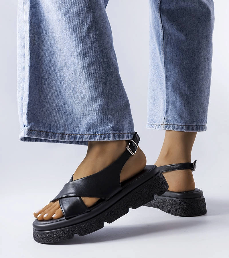 Czarne sandały na platformie