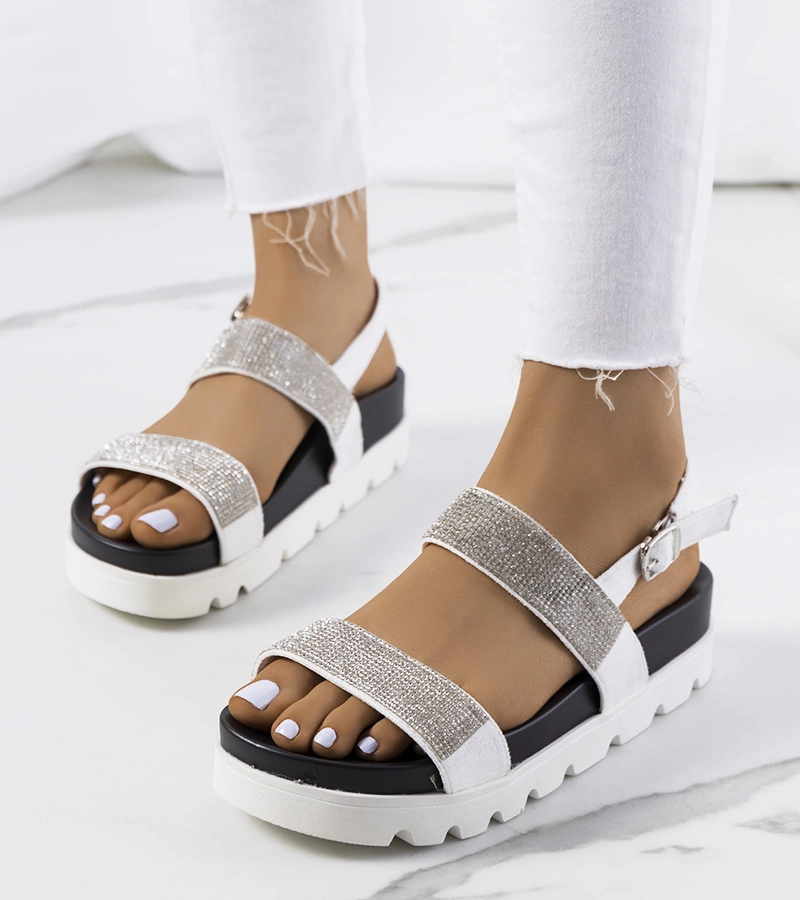 Białe sandałki na platformie