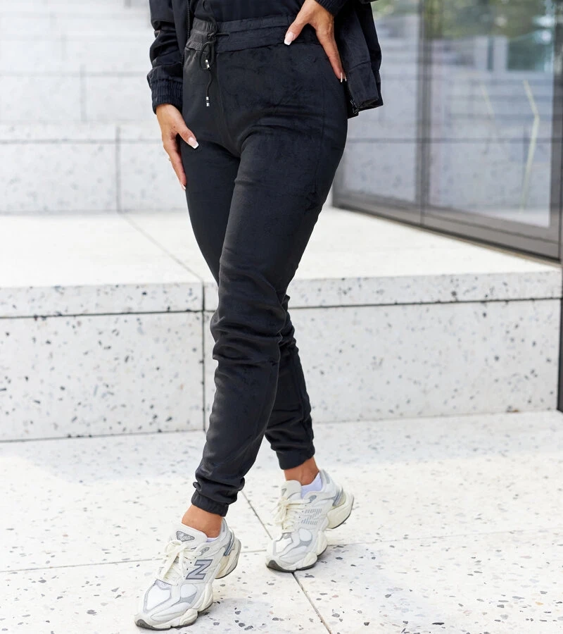 Czarne spodnie dresowe ocieplane