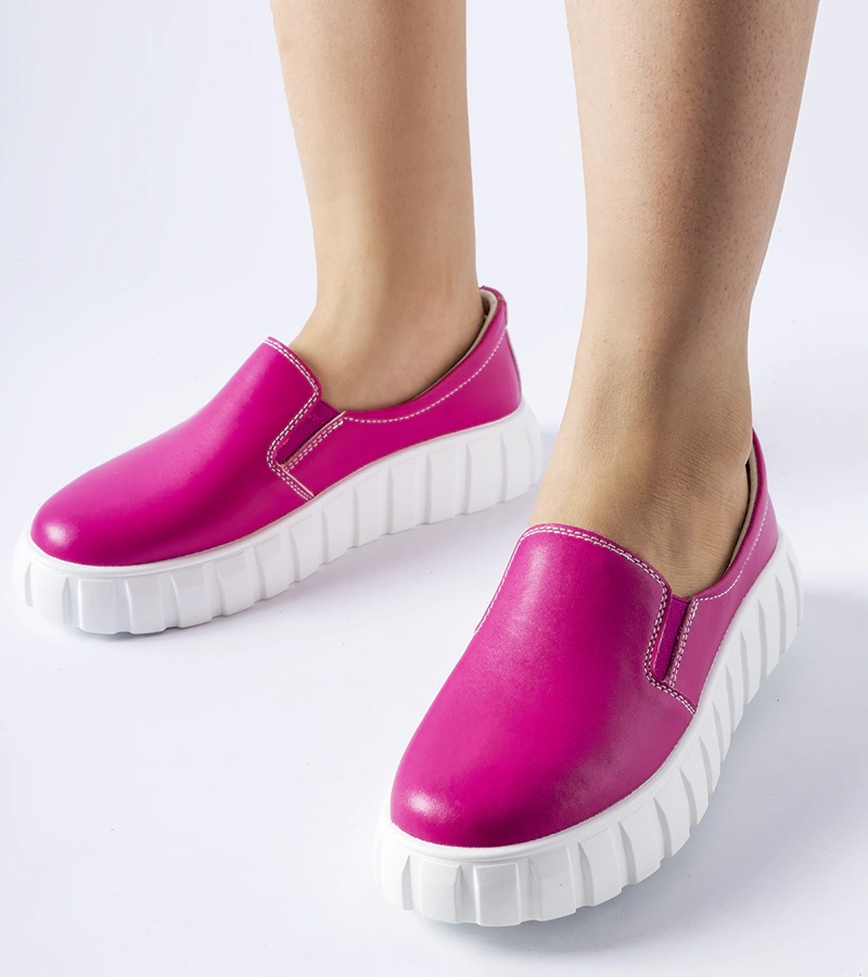 Półbuty białe ze skórzana wkładką na masywnej podeszwie