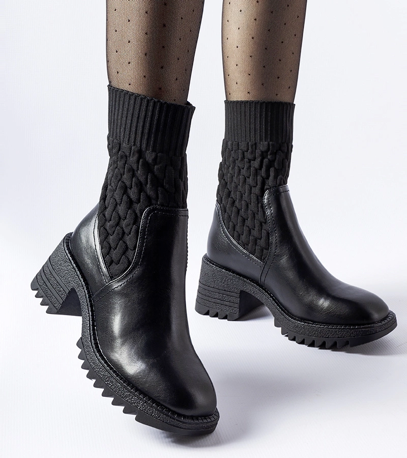 Czarne skarpetowe botki z tłoczeniami