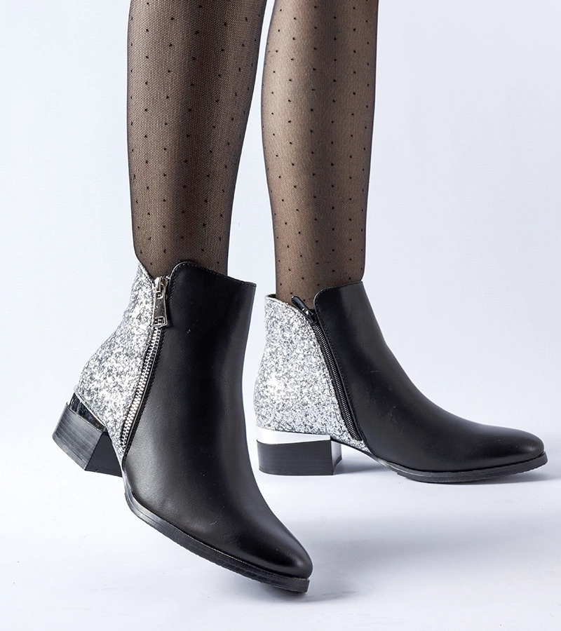Czarne botki z połyskującym tyłem