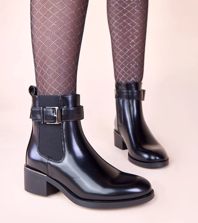 Hers Czarne eleganckie botki lakierowane na niskim słupku