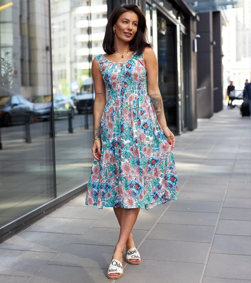 Biała sukienka midi w kwiaty