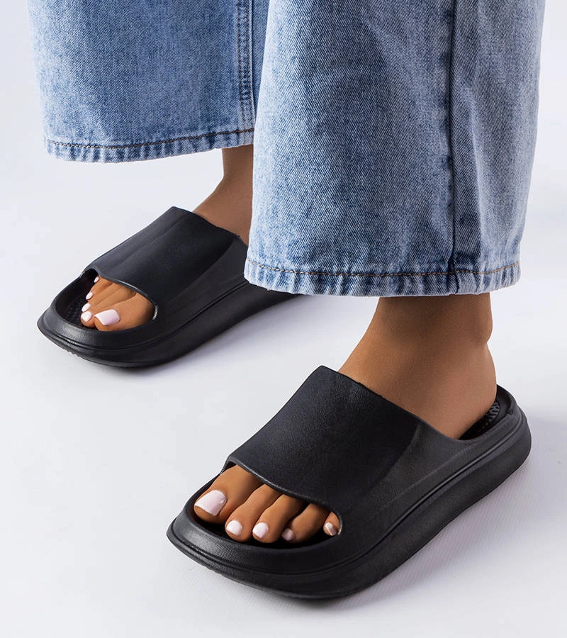 Czarne klapki gumowe