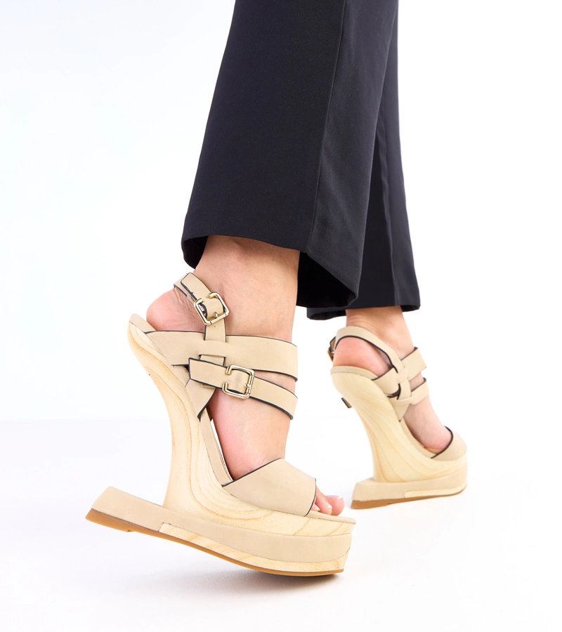 Hers Beżowe sandały na futurystycznym obcasie