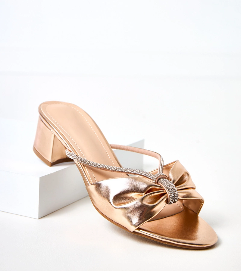 Hers Klapki na słupku zdobione cyrkoniami