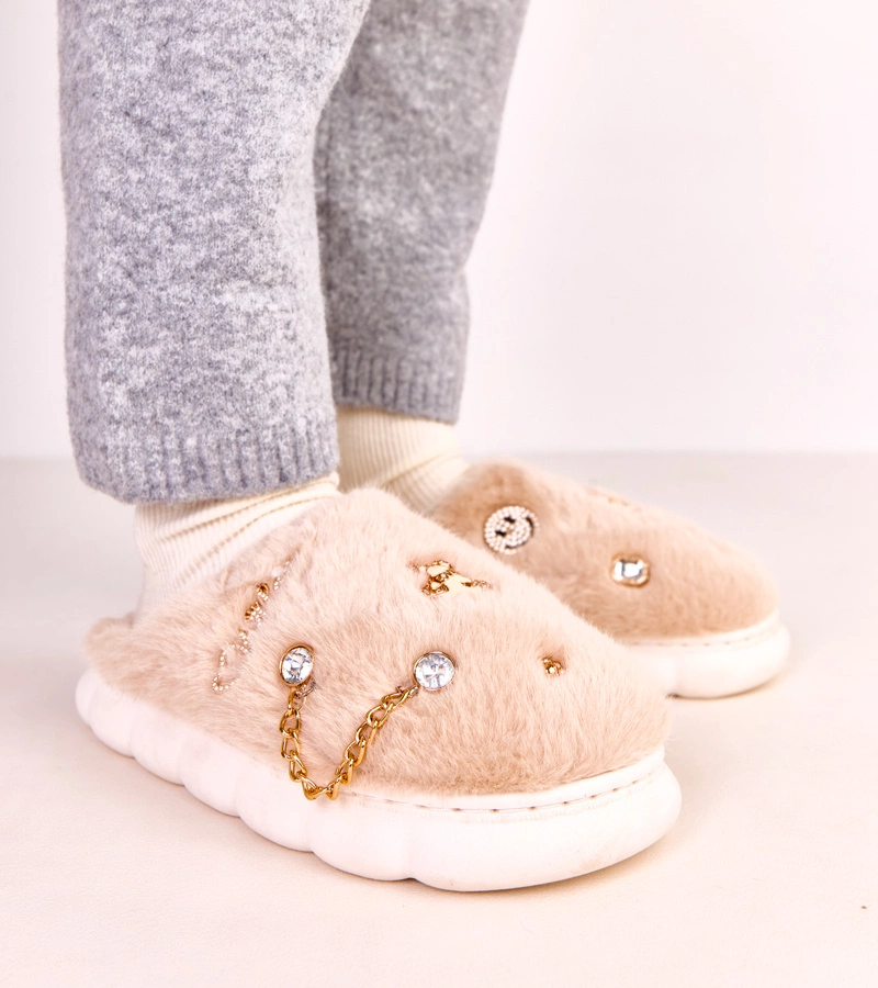 Hers Beżowe zabudowane kapcie z ozdobami