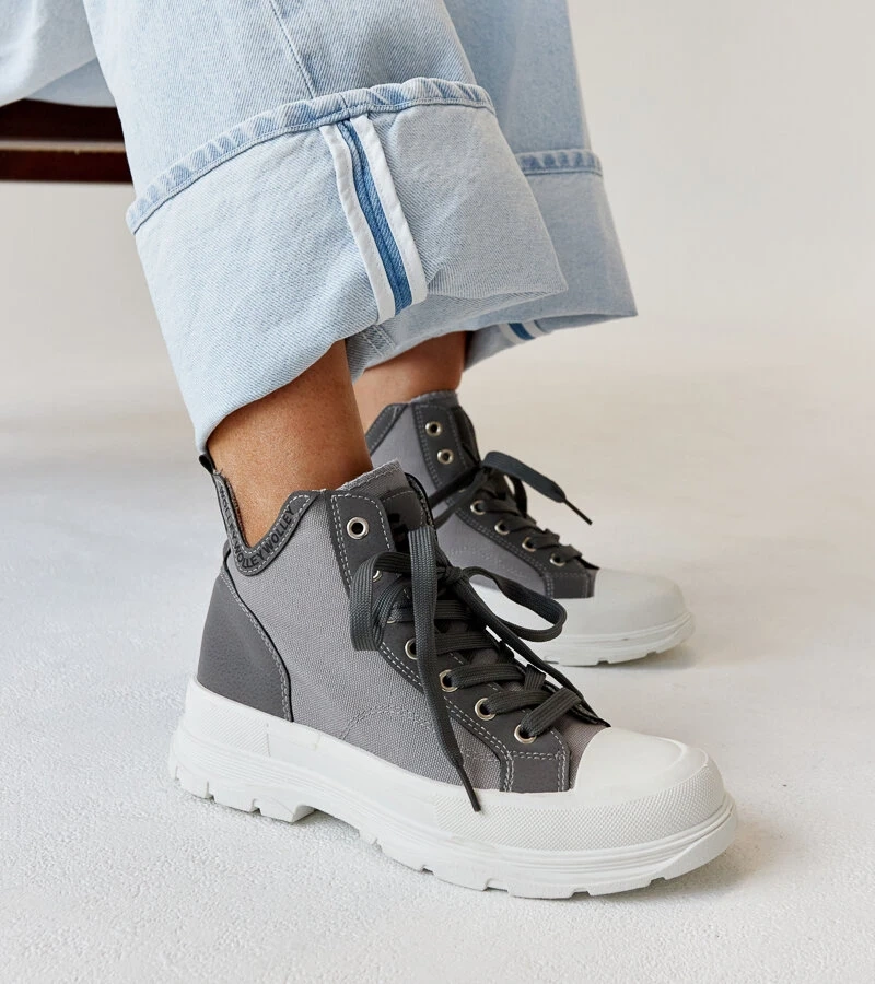 Wysokie szare trampki z wcięciami