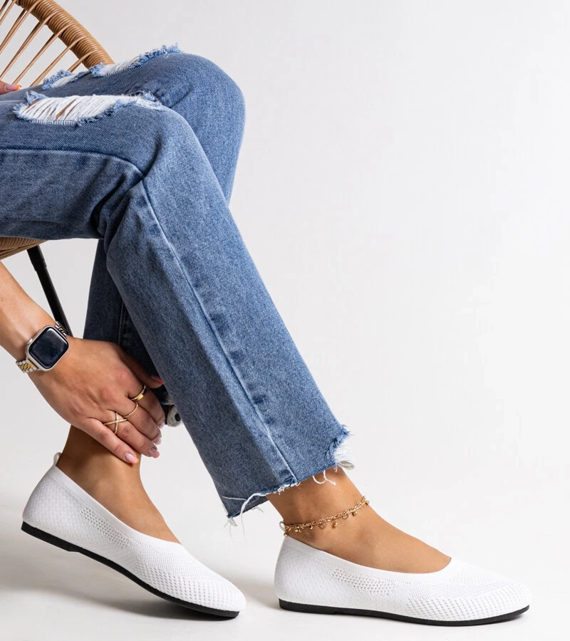 Białe baleriny materiałowe